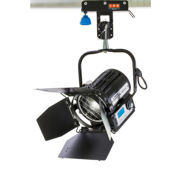 Litepanels Studio X3 Daylight 100W LED Fresnel with Pole Operated Yoke (EU)