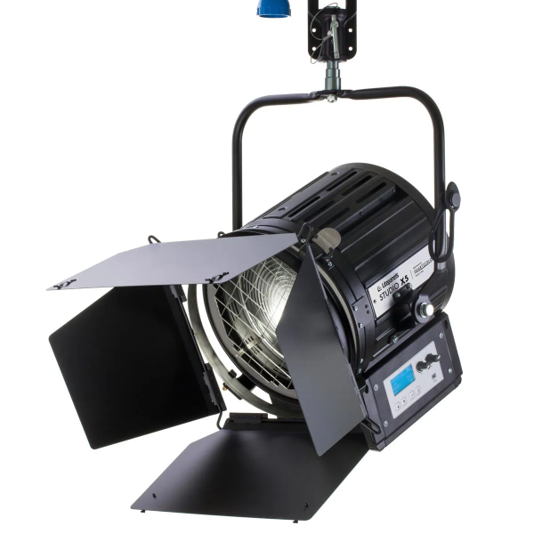 Litepanels Studio X5 Daylight 200W LED Fresnel with Pole Operated Yoke (EU)
