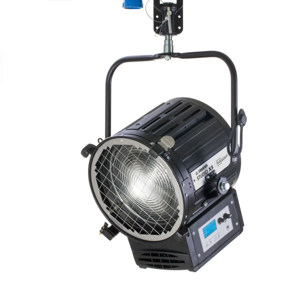 Litepanels Studio X5 Bi-Color 200W LED Fresnel with Pole Operated Yoke (EU)